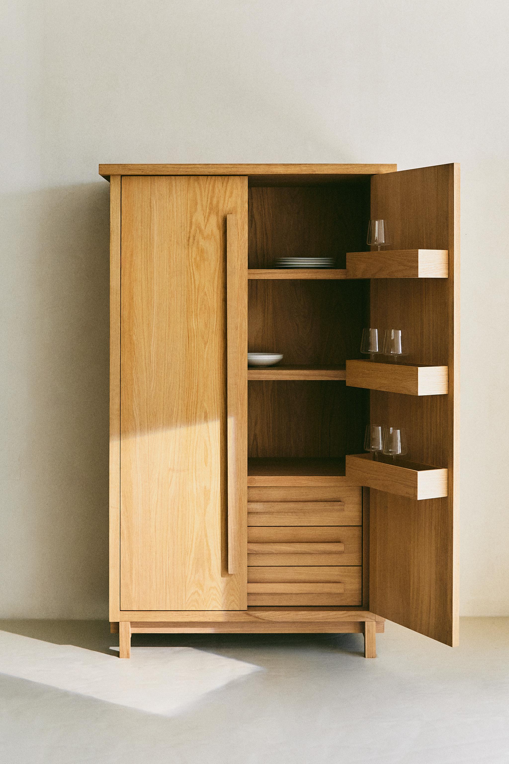 CABINET 01 — Light beige