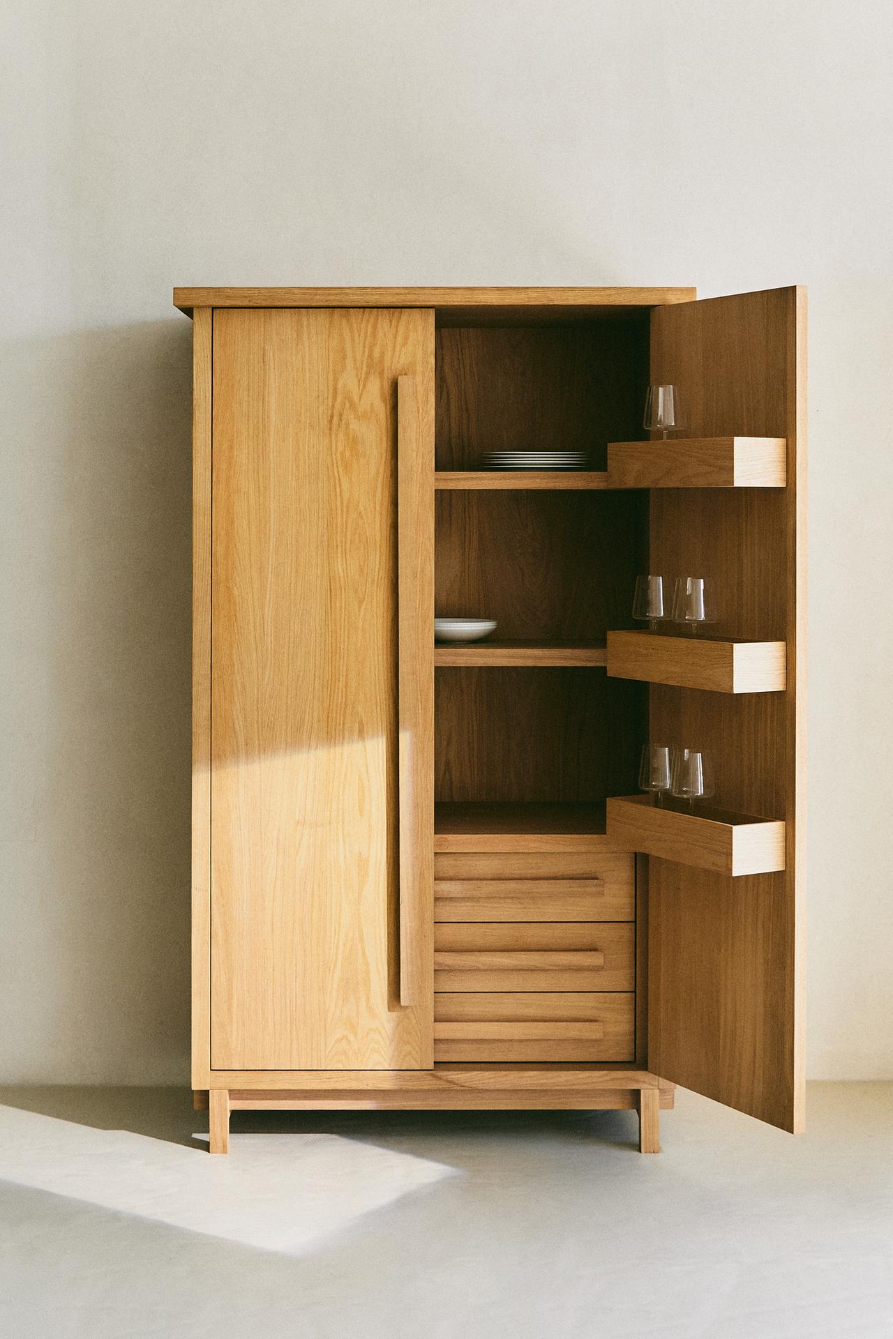 CABINET 01 — Light beige