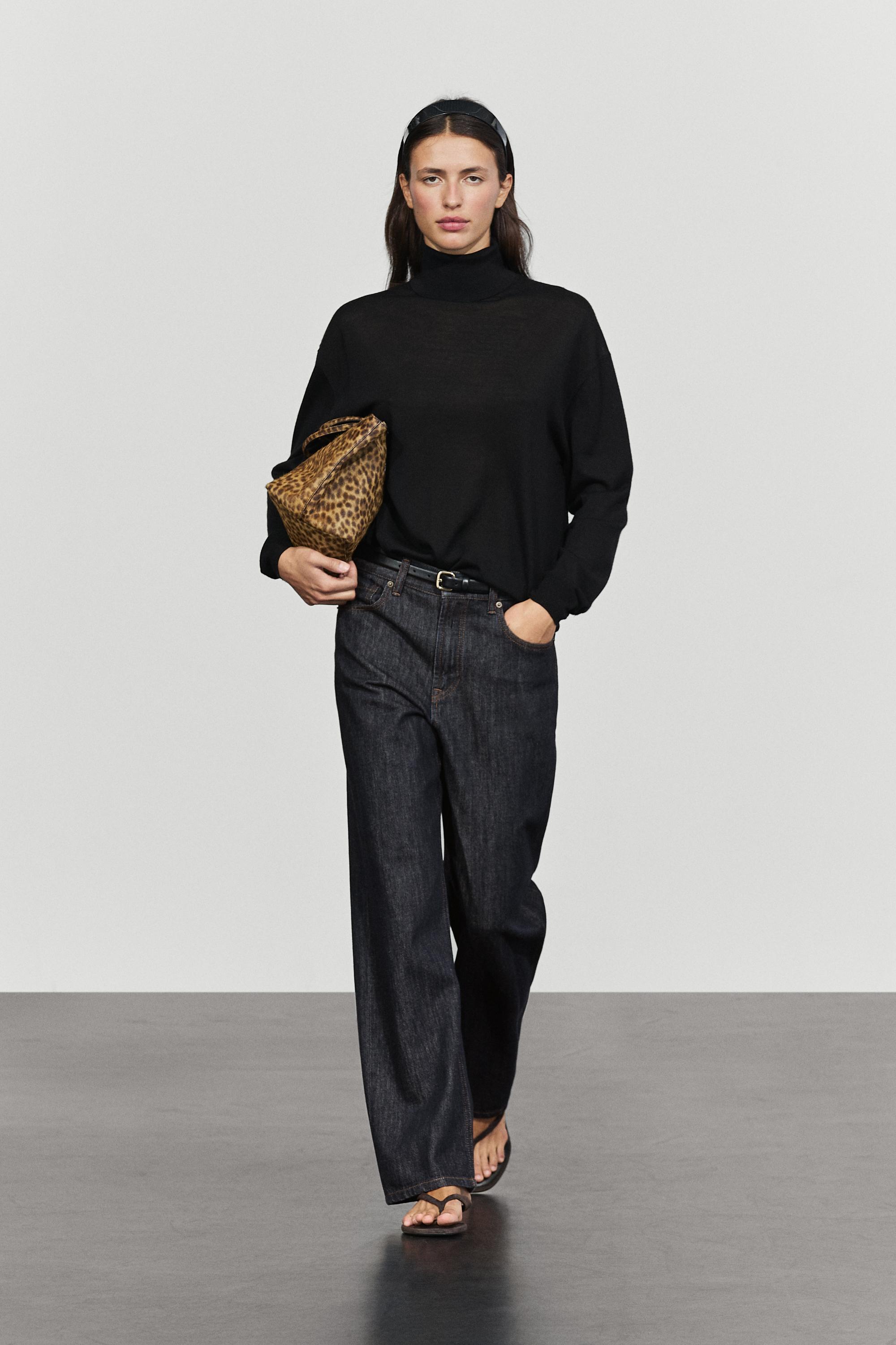 100% wool turtleneck knit sweater — Black
