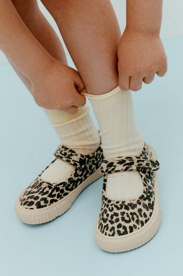 {navn} - {farge} for Zara