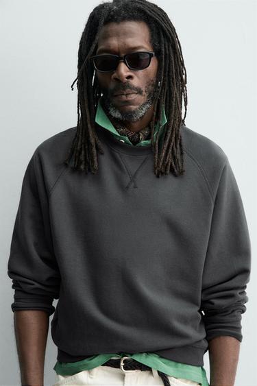 SWEAT DÉLAVÉ COL ROND AARON LEVINE X ZARA - Bleu marine de Zara - Image 5