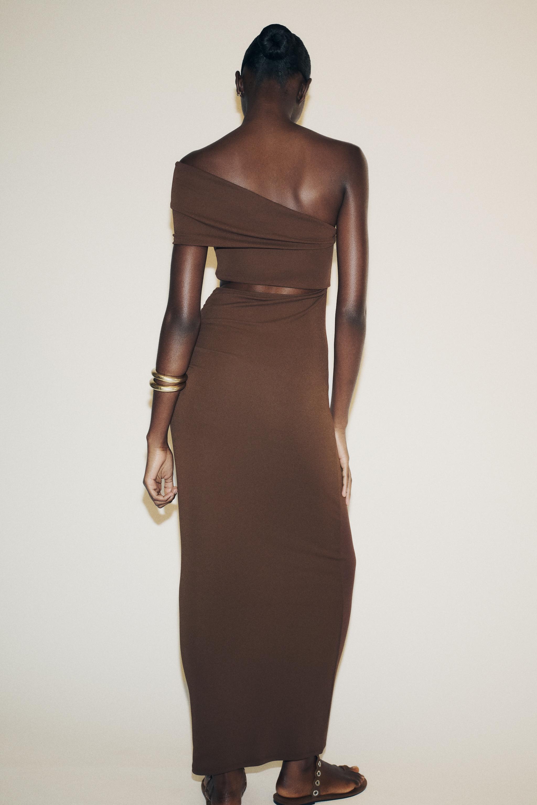 ROBE LONGUE ASYMÉTRIQUE CUT OUT