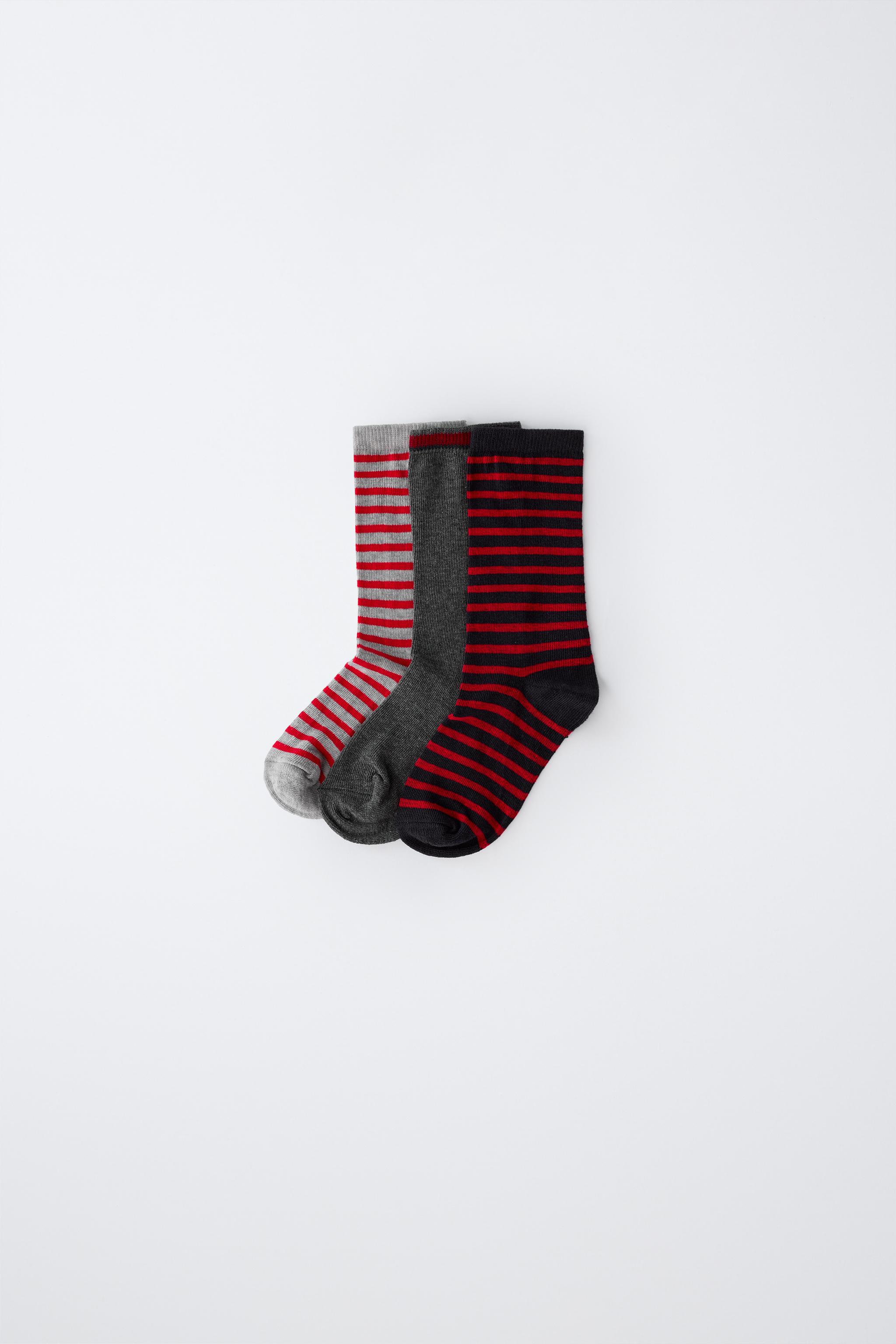 THREE-PACK OF STRIPED AND SOLID MID-CALF SOCKS — Red