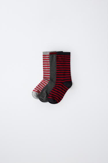 LOT DE TROIS PAIRES DE CHAUSSETTES MI-HAUTES RAYÉES ET UNIES - Rouge de Zara