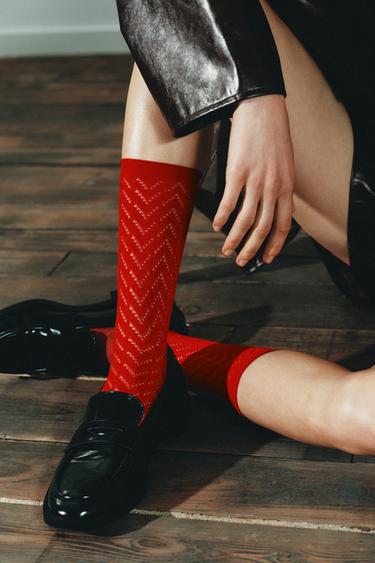 CHAUSSETTES AVEC VISCOSE AJOURÉES - Rouge de Zara - Image 1