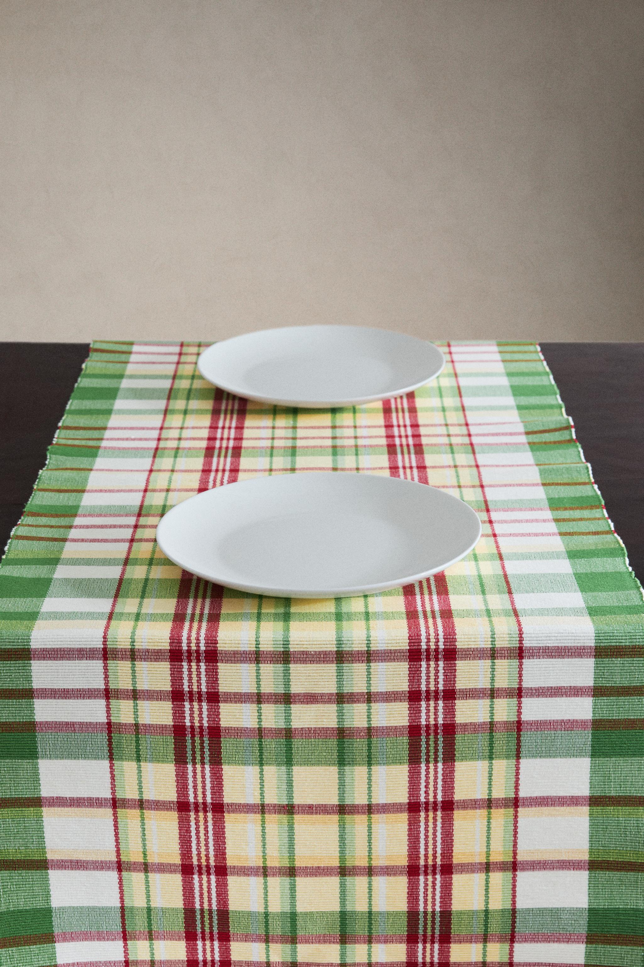MULTICOLOR CHECKED TABLE RUNNER — Green