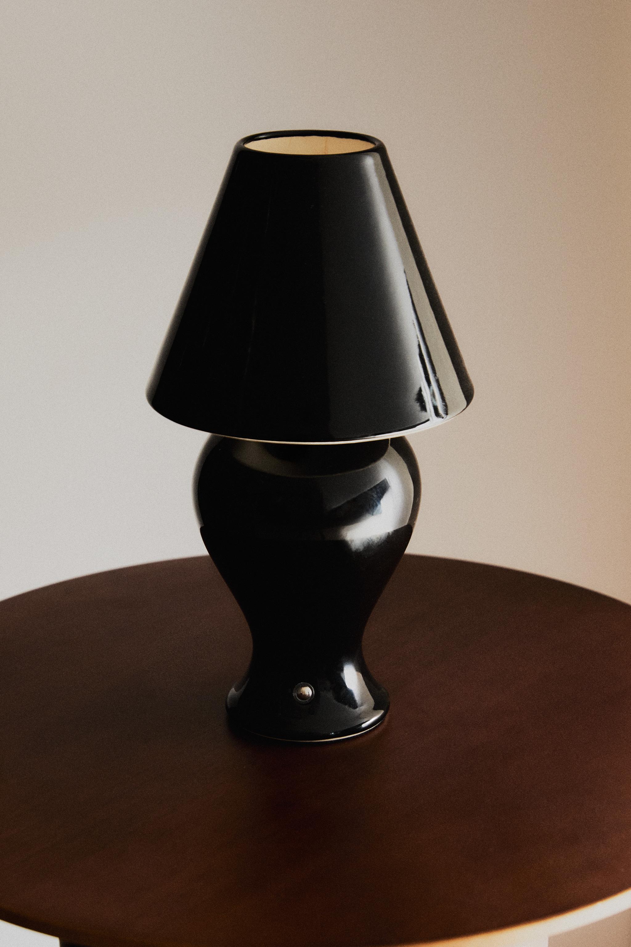 CORDLESS TABLE LAMP