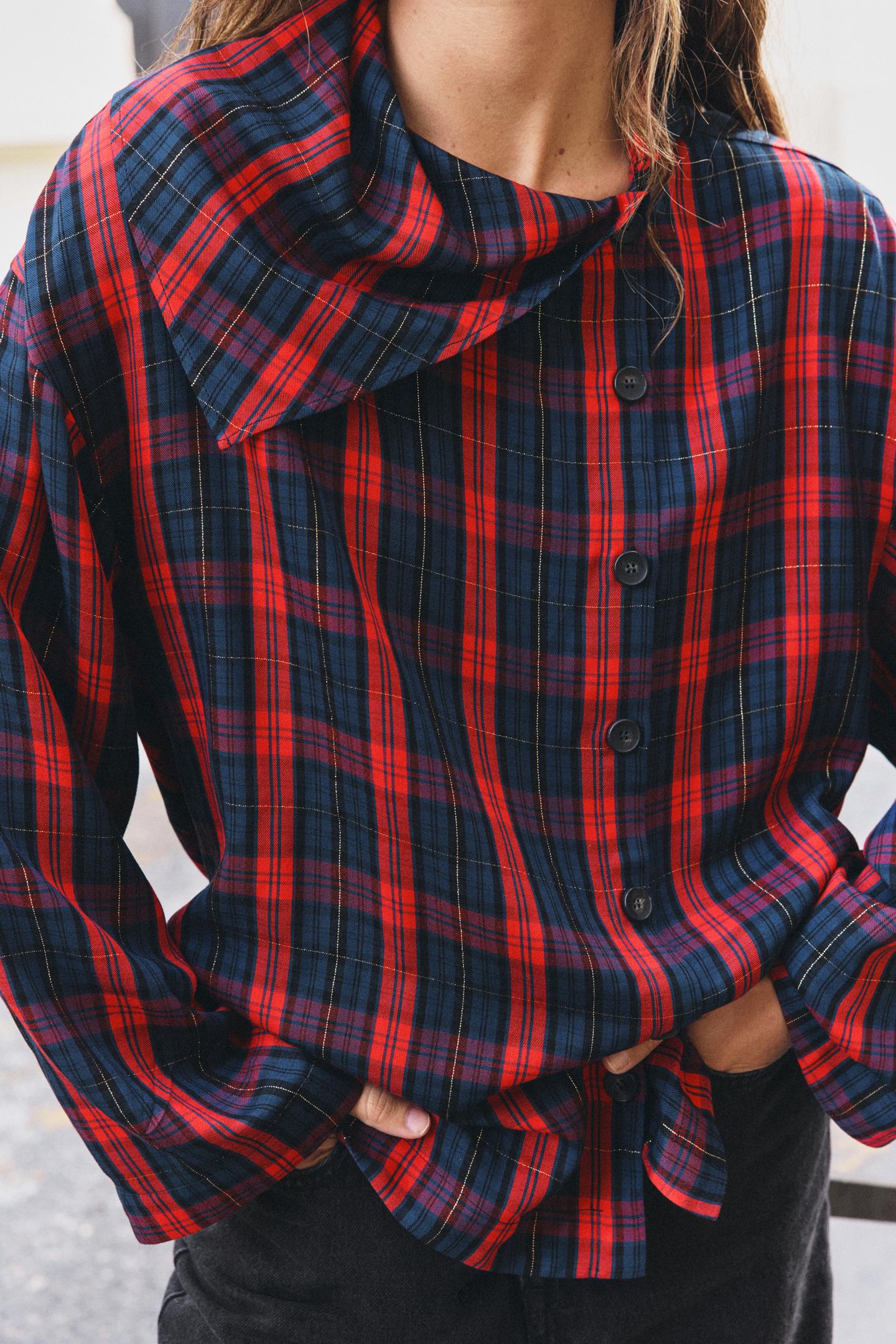 Женская рубашка Zara Metallic Yarn Checked, цвет: Красный / Тёмно-синий — фото 4