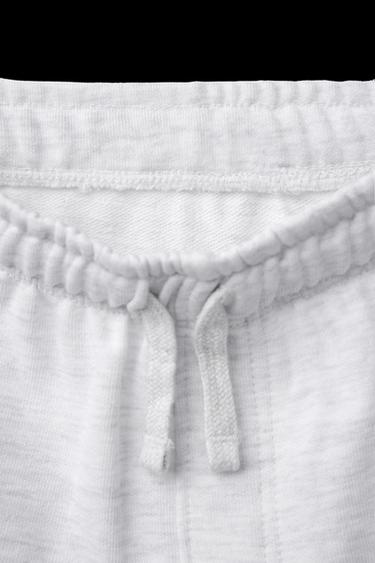 JERSEY-BERMUDASHORTS MIT RELIEF-SCHRIFTZUG - Grau meliert von Zara