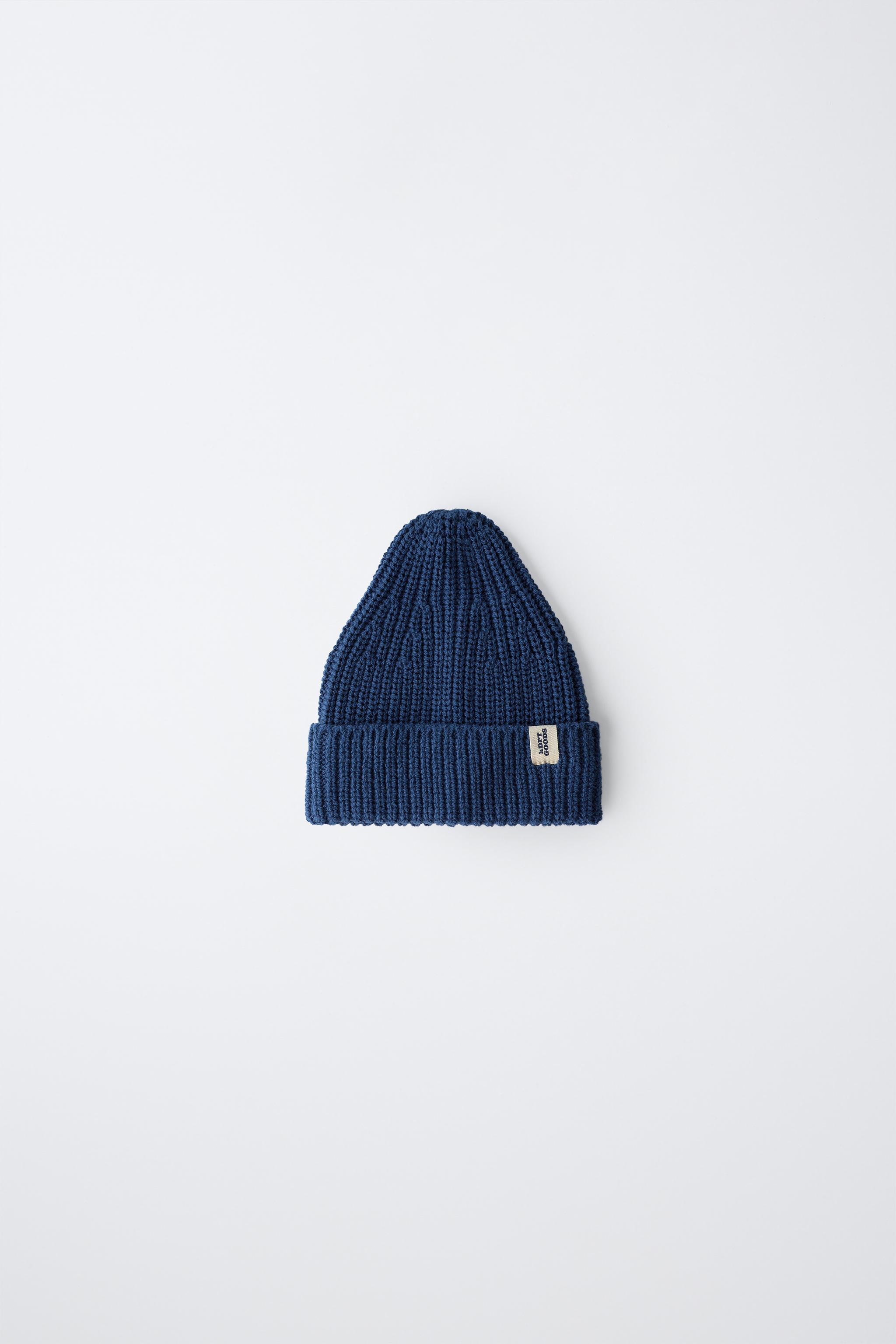 BONNET EN MAILLE À ÉTIQUETTE