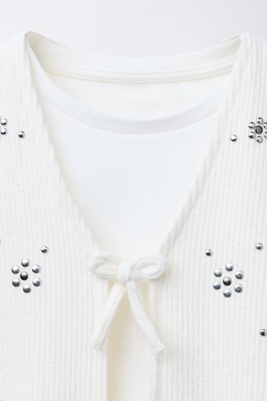 T-SHIRT AVEC GILET ET CLOUS - Écru de Zara - Image 3