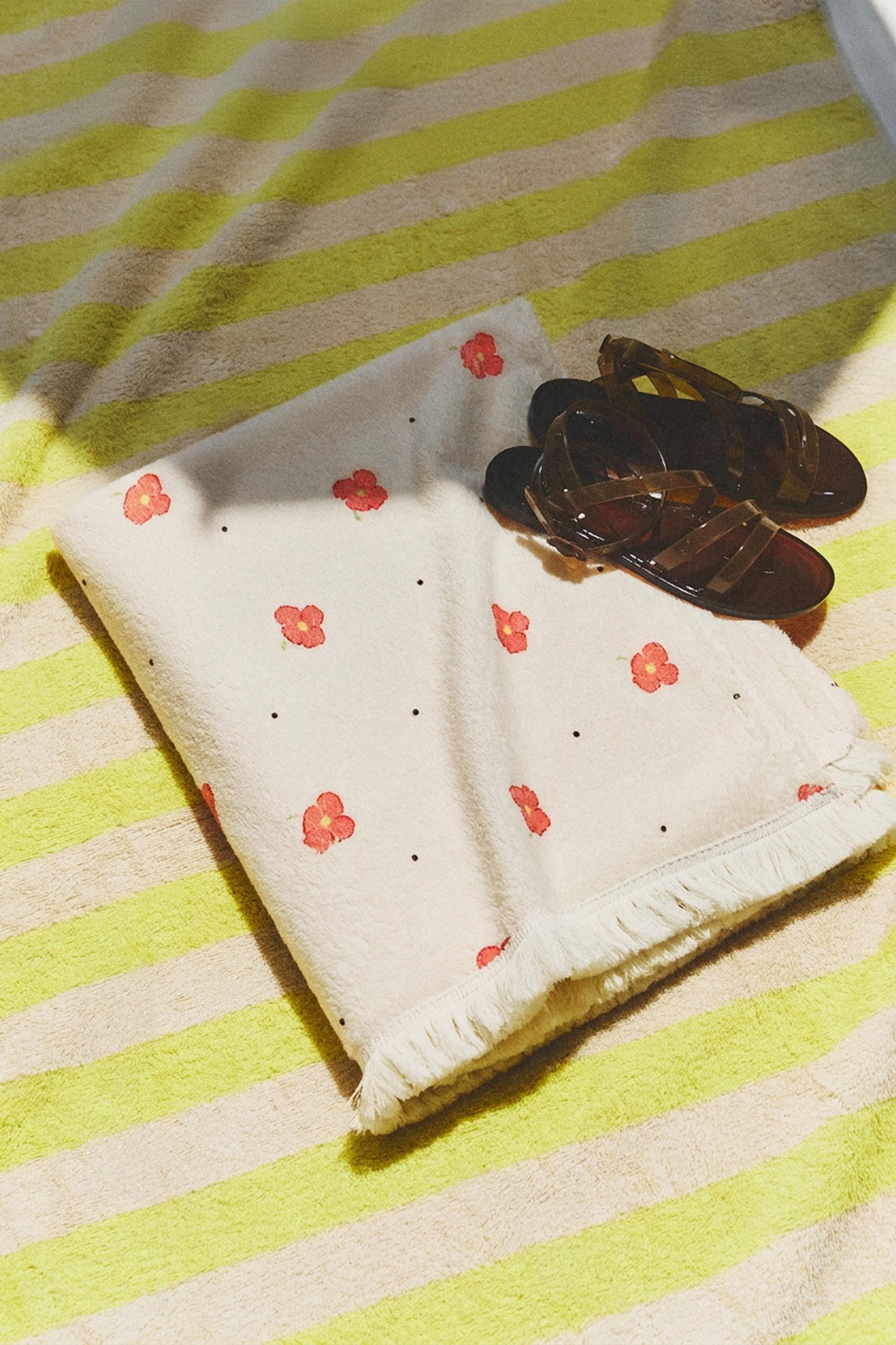 FLORAL BEACH TOWEL - Cream | ZARA United States