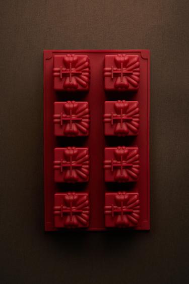 CHRISTMAS GIFT BAKING MOULD - Red by Zara - Image 4