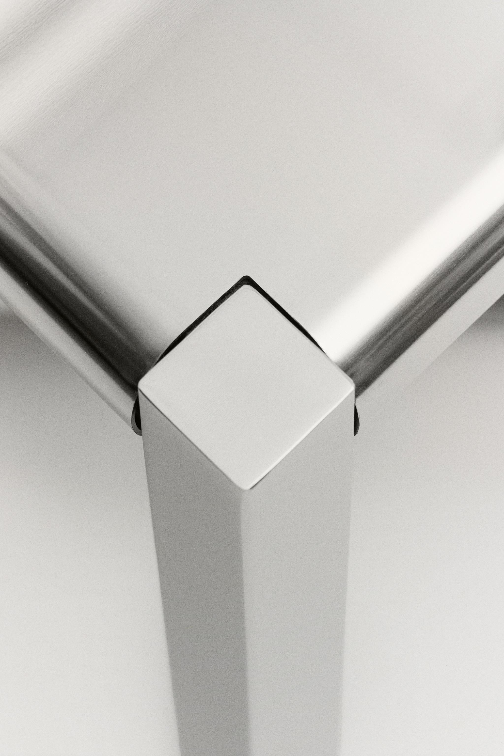 THE VANESIO STOOL
