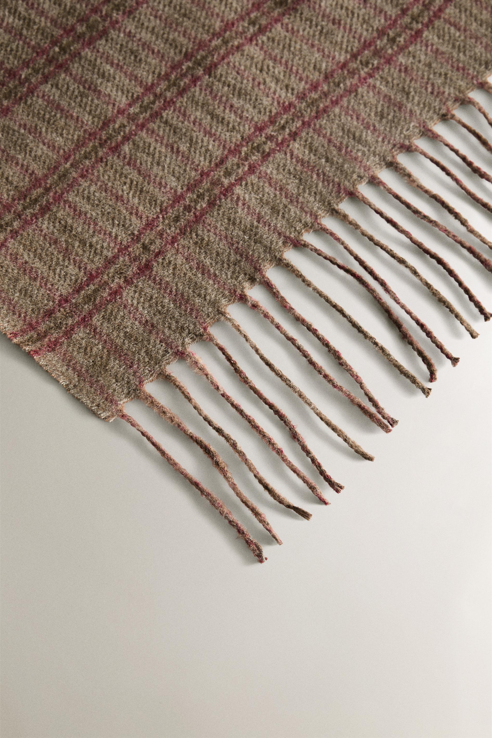 PLAID BLANKET WITH FRINGE