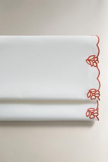 ENSEMBLE TAIE D’OREILLER ET DRAP DE DESSUS LIT BÉBÉ FLEURS BRODÉES - Rouge de Zara - Image 2