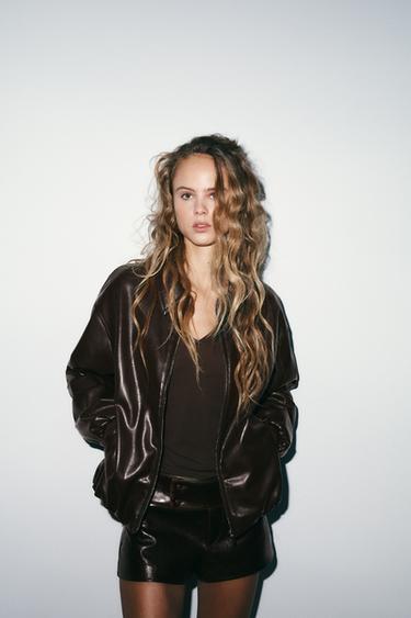 BLOUSON BOMBER EN MATIÈRE SYNTHÈTIQUE - Chocolat de Zara - Image 3