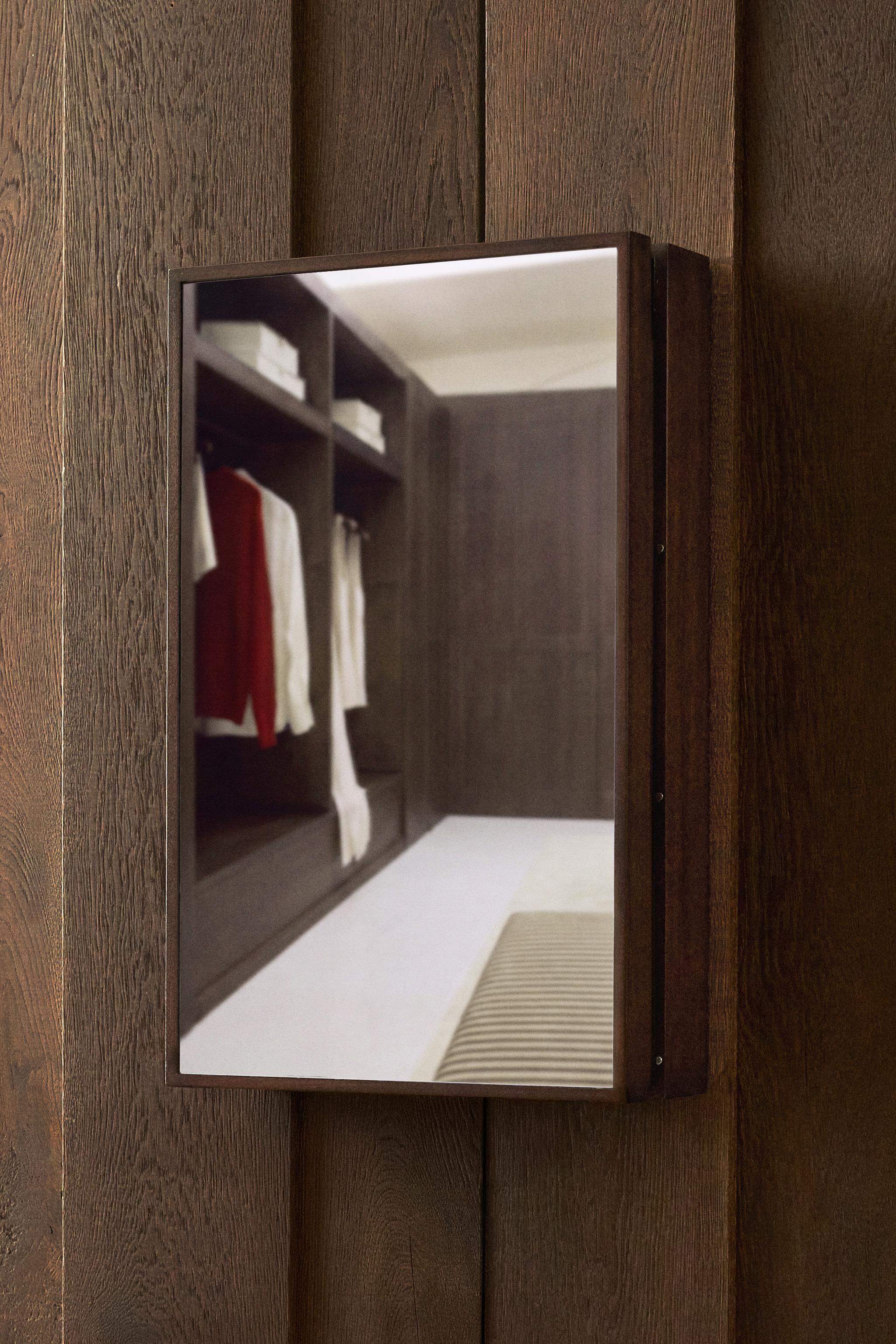 MIRRORED WALL JEWELRY ORGANIZER