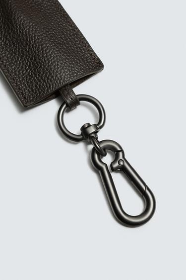 PORTE-CLÉS AVEC PENDENTIF EN CUIR - Marron de Zara - Image 4