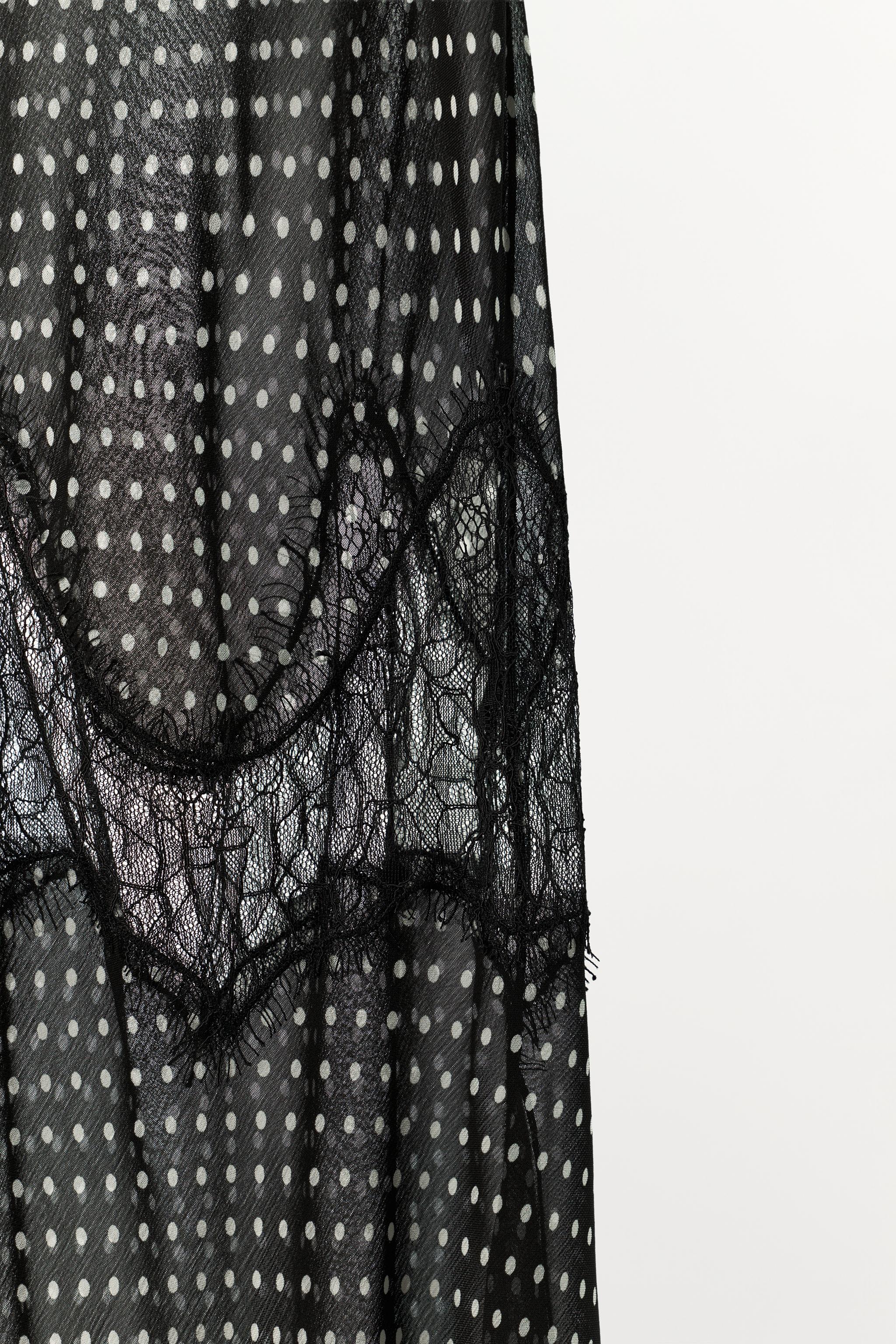 ROBE IMPRIMÉE À POIS ET DENTELLE