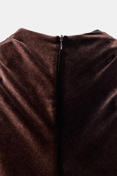 ROBE MI-LONGUE DRAPÉE EN VELOURS - Marron foncé de Zara - Image 6