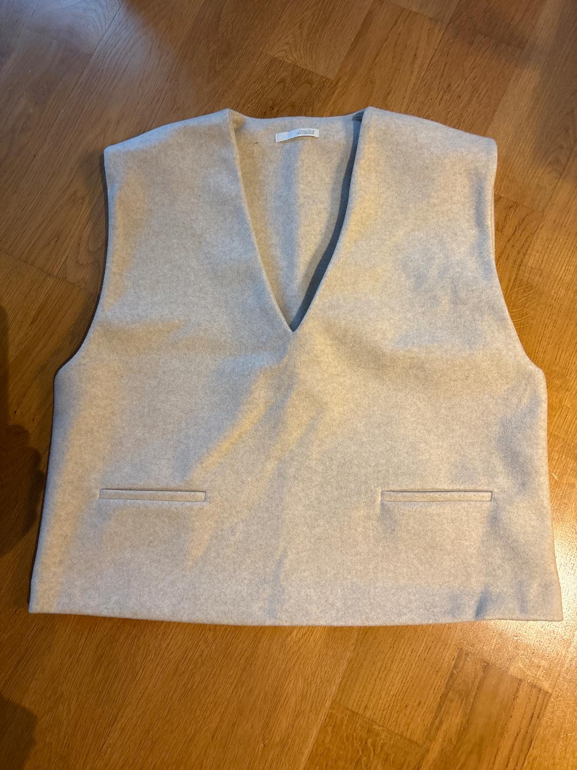 SOFT V-NECK WAISTCOAT