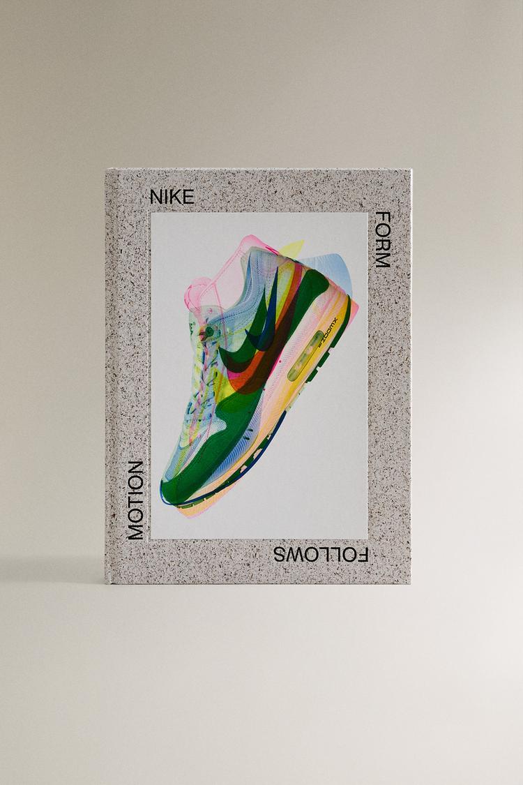 LIBRO NIKE FORM FOLLOWS MOTION Nero ZARA Italia Italy