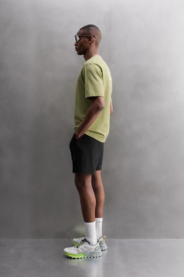 T-SHIRT À IMPRIMÉ GRAPHIQUE - Vert de Zara - Image 3