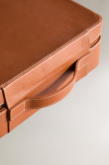 LARGE LEATHER WASH BAG WITH COMPARTMENTS - Mid-camel by Zara - Image 4