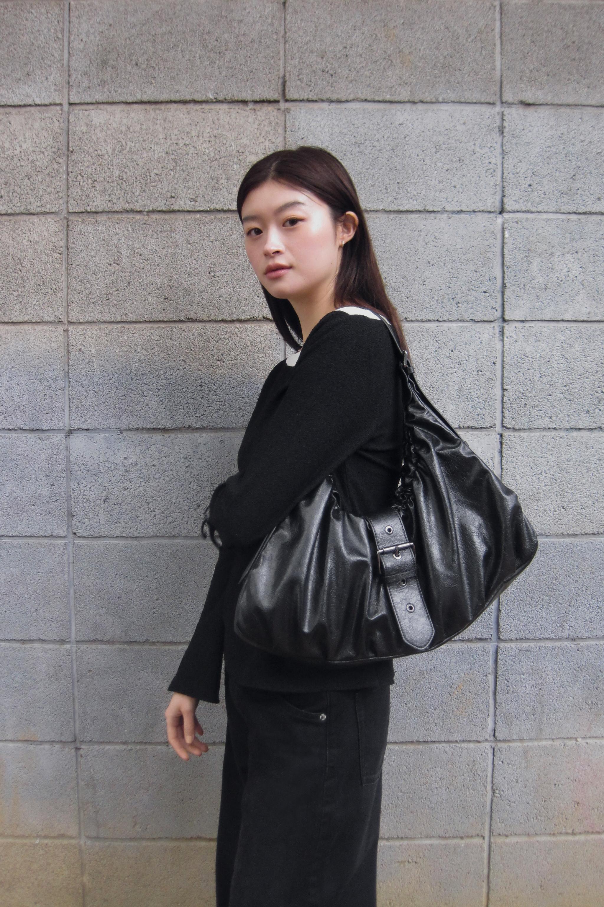 ギャザー＆バックル マキシバケットバッグ - ブラック | ZARA