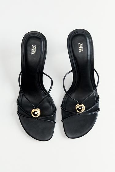 SANDÁLIA COM DETALHE METÁLICO - Preto da Zara