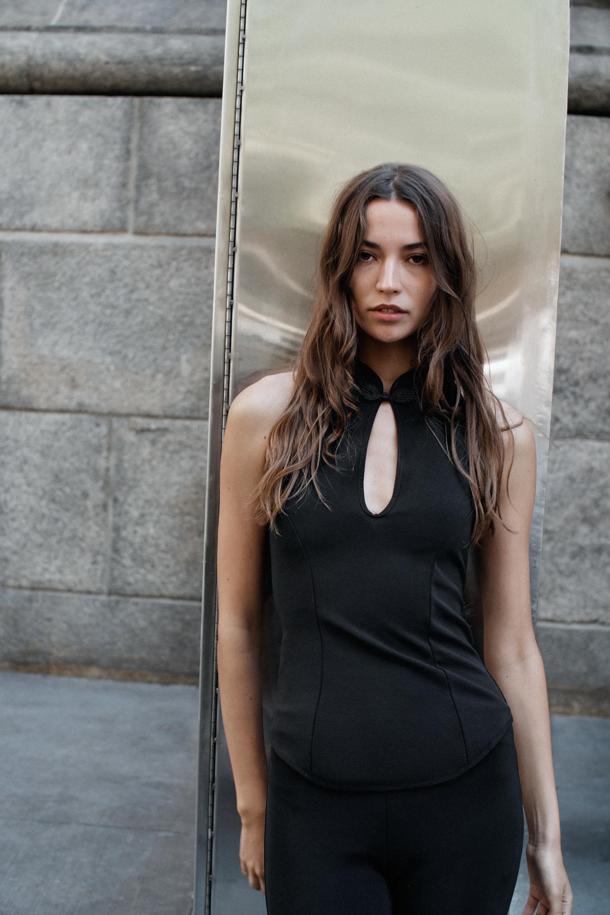 Zara Süslü Düğmeli Halter Yaka Top görsel 3