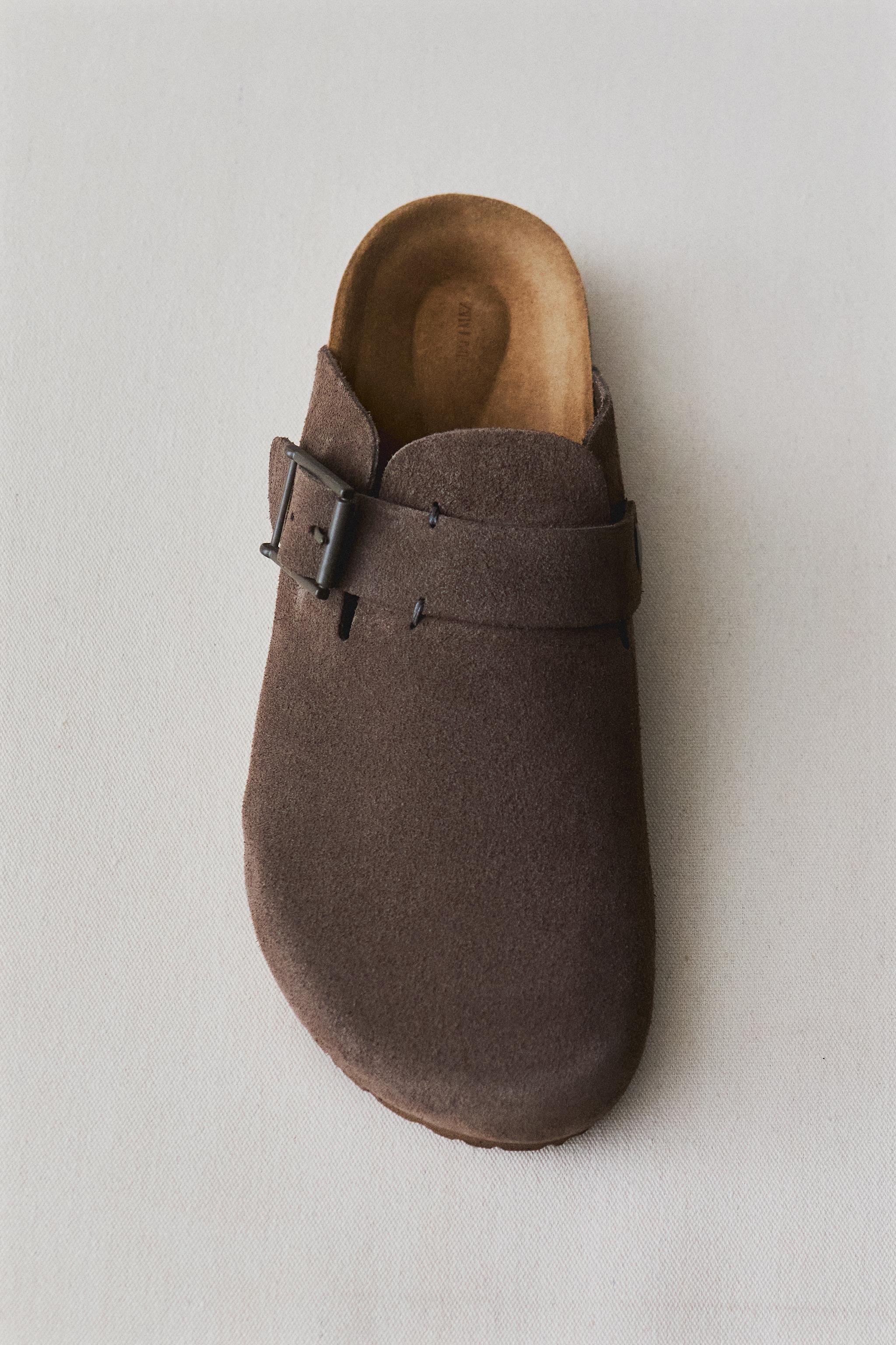 SABOT CUIR BOUCLE DÉTAIL SURPIQÛRE