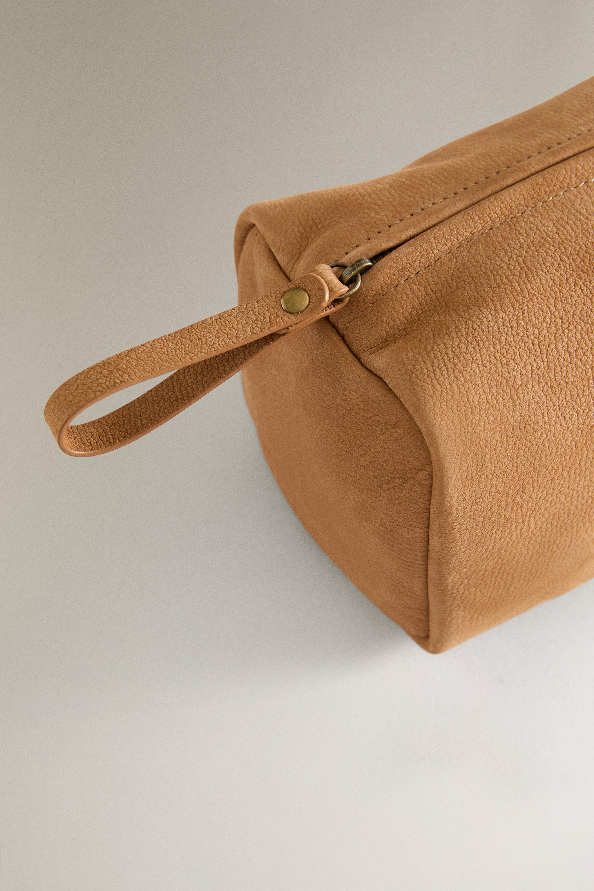 SOFT LEATHER TOILETRY BAG