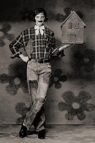 TRF LOW-RISE RIPPED PATCH JEANS - Blue by Zara