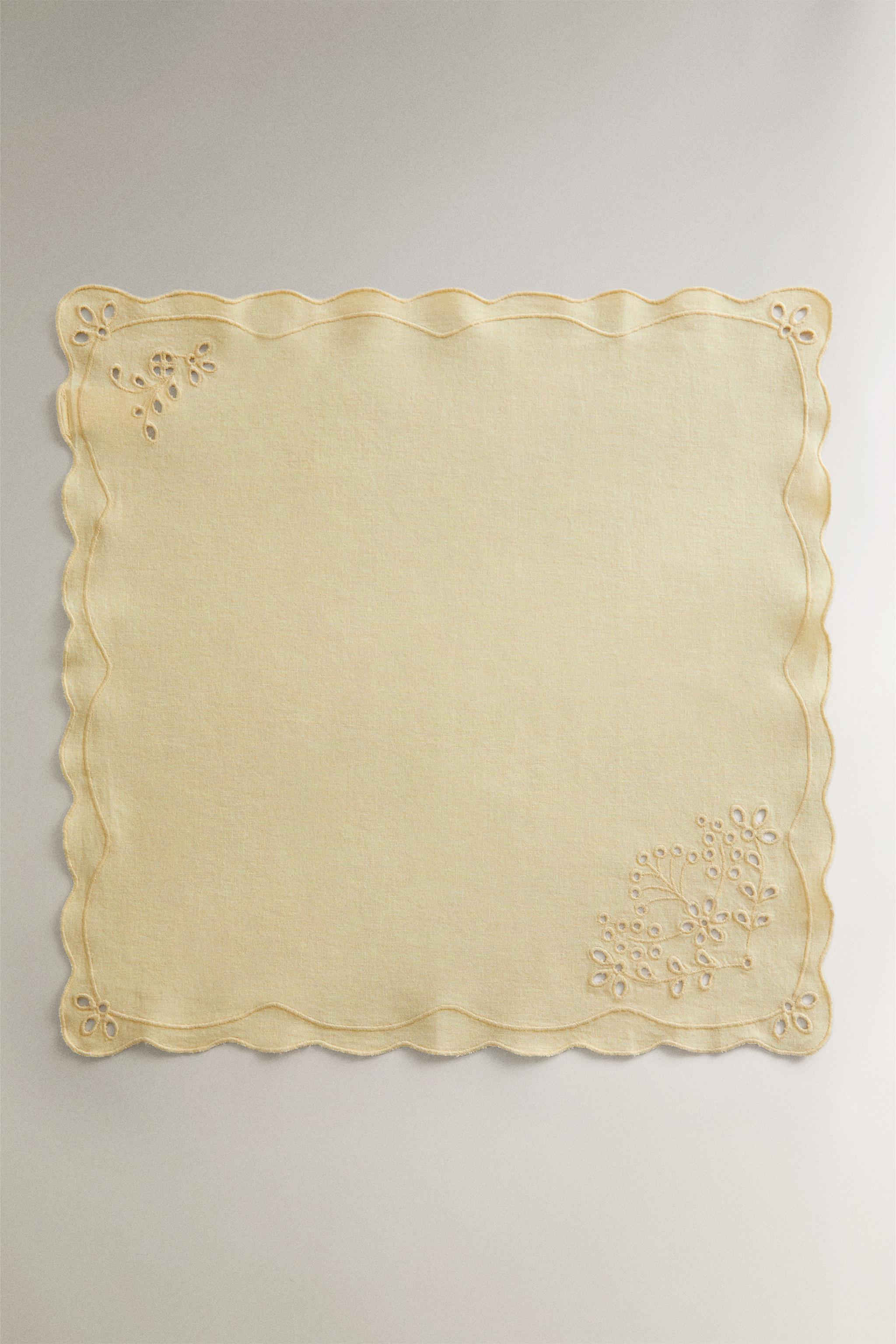 PACK OF LINEN NAPKINS WITH CUTWORK EMBROIDERY (PACK OF 2) — Yellow