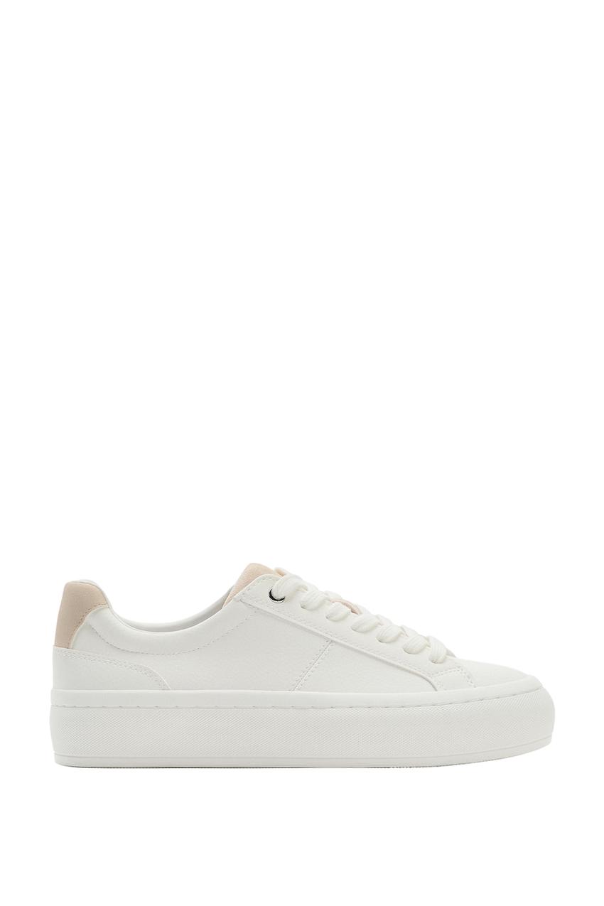 SAPATILHA DESPORTIVA COM DETALHE NO CALCANHAR