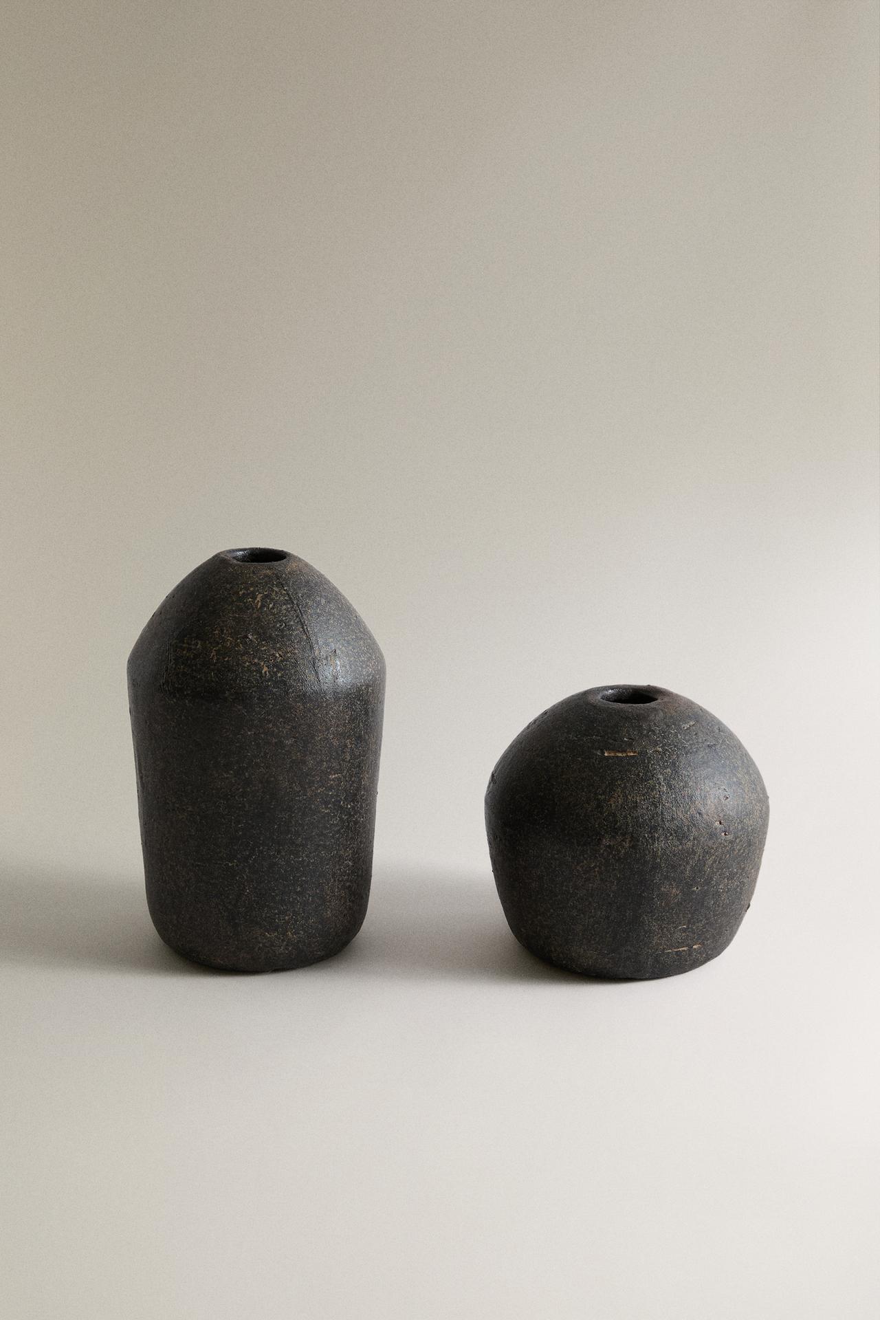 OVAL DECORATIVE CERAMIC VASE