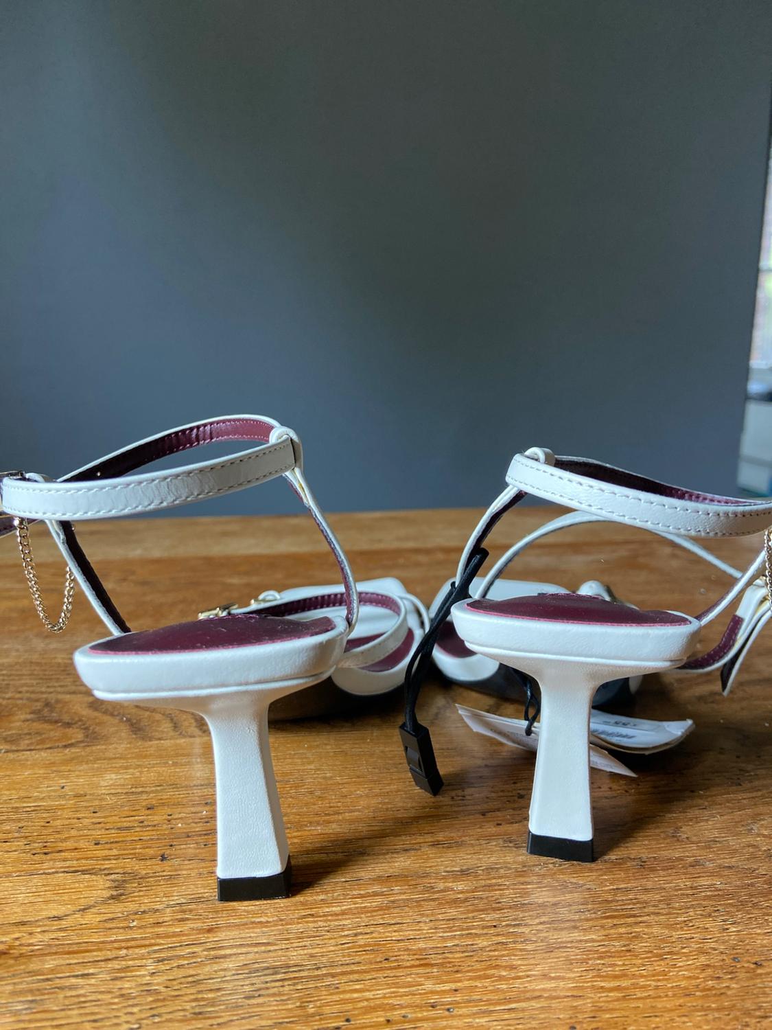 STRAPPY LEATHER HIGH-HEEL SANDALS WITH BUCKLE - Image 2