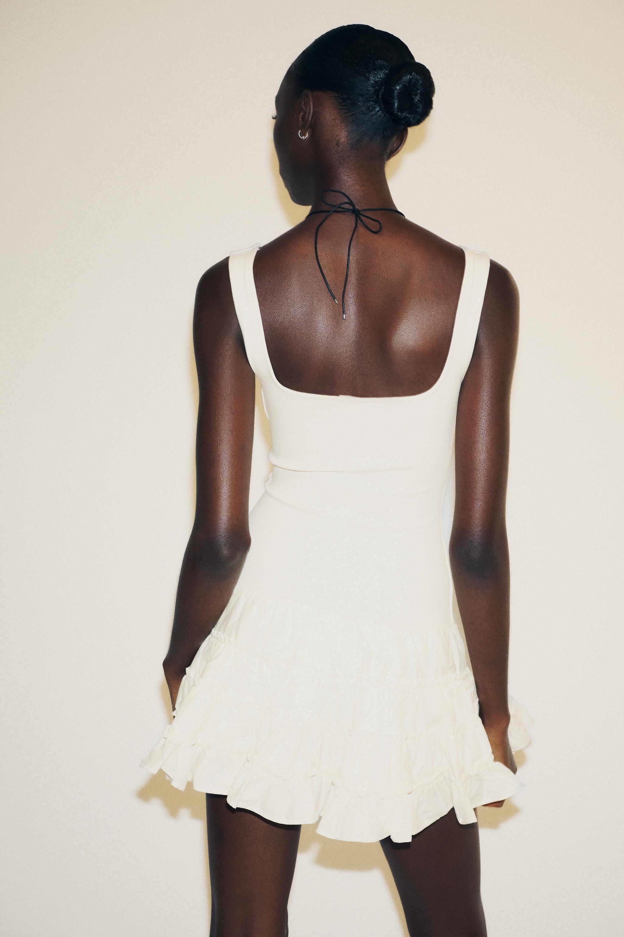 CONTRASTING VOLUMINOUS DRESS
