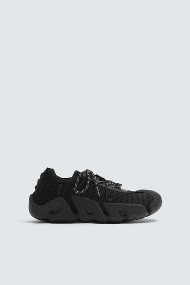 ZAPATILLA SUELA IRREGULAR - Negro de Zara
