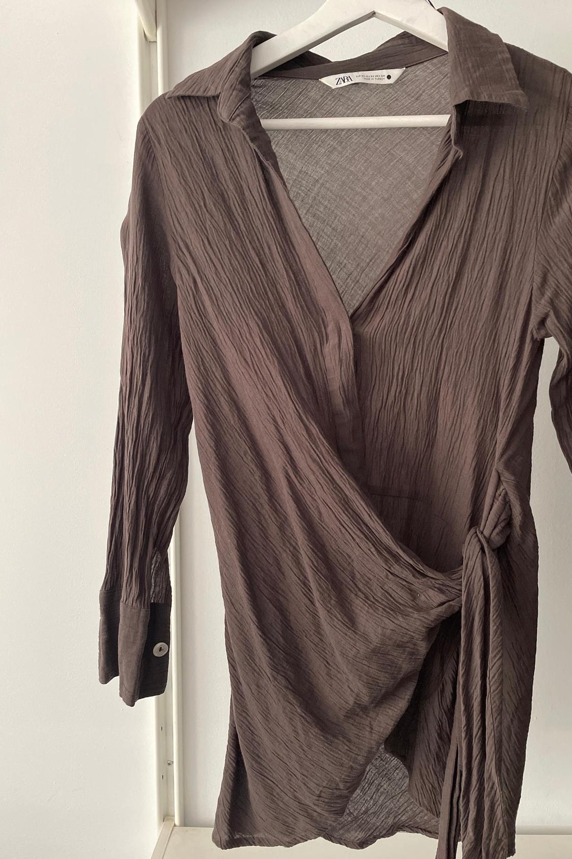 BLOUSE WITH FRONT KNOT
