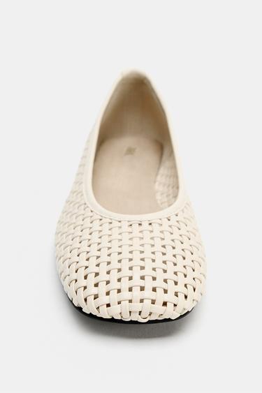 BALLERINES EN TISSU TRESSÉ - Blanc écru de Zara - Image 3