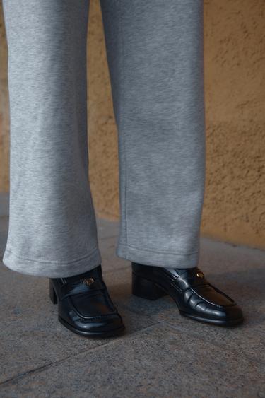 MOCASÍN TACÓN DETALLE METÁLICO - Negro de Zara