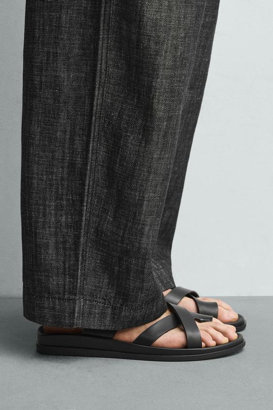 SANDALIA TIRAS - Negro de Zara - Imagen 0