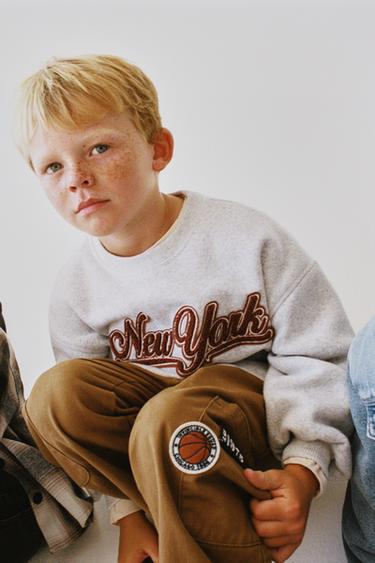 Zaras SWEATSHIRT BRODERAD TEXT FROTTÉ - Gråmelerad