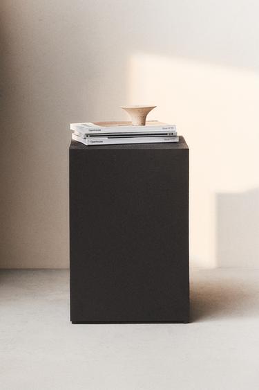 SQUARE METAL PLINTH - Black by Zara