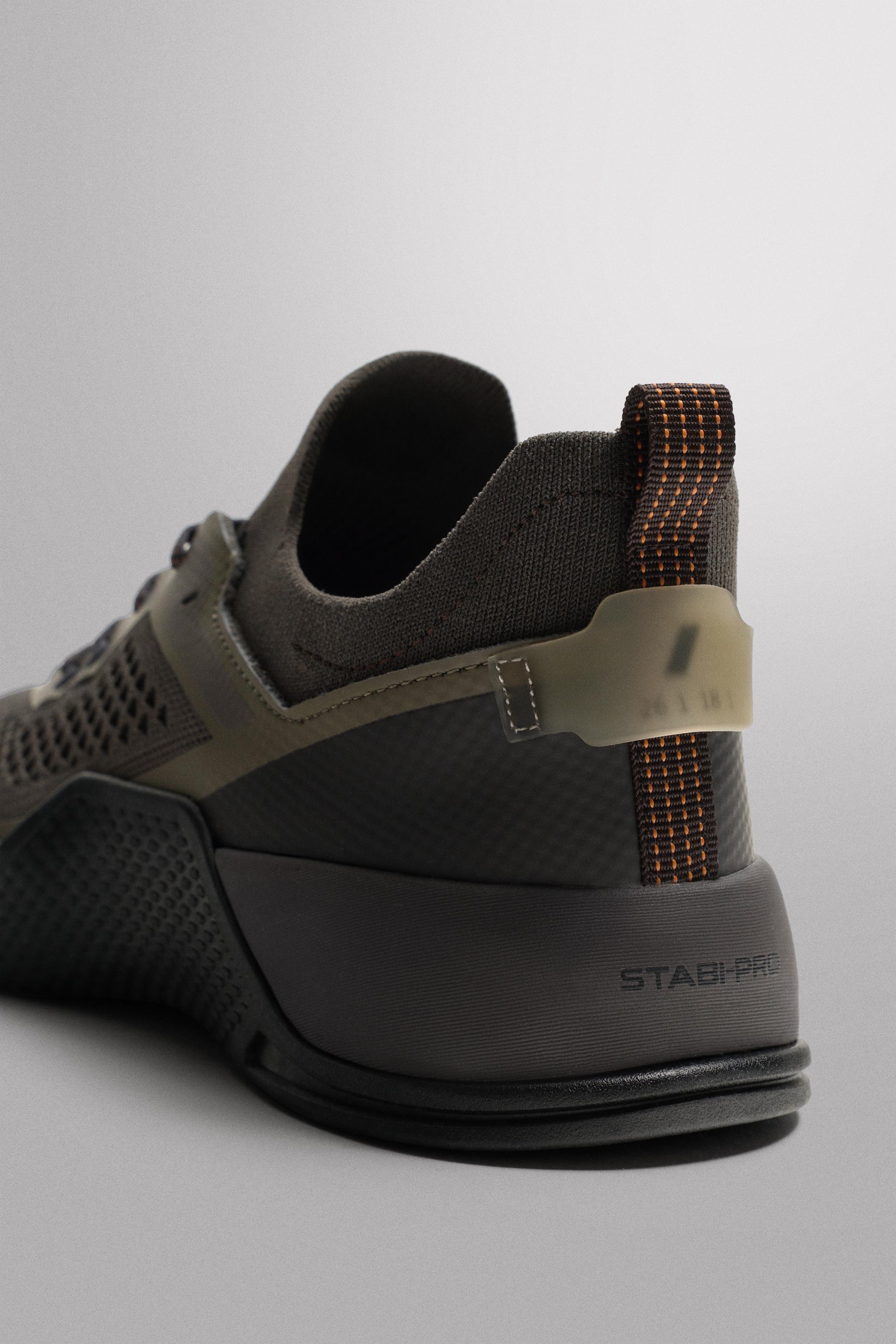 TRAINING SNEAKERS