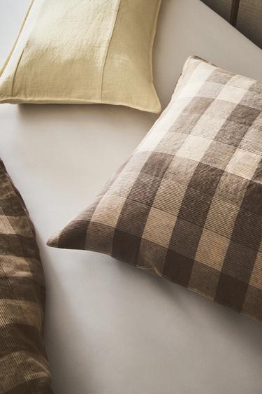 CHECKED LINEN PILLOWCASE - Brown by Zara - Image 4