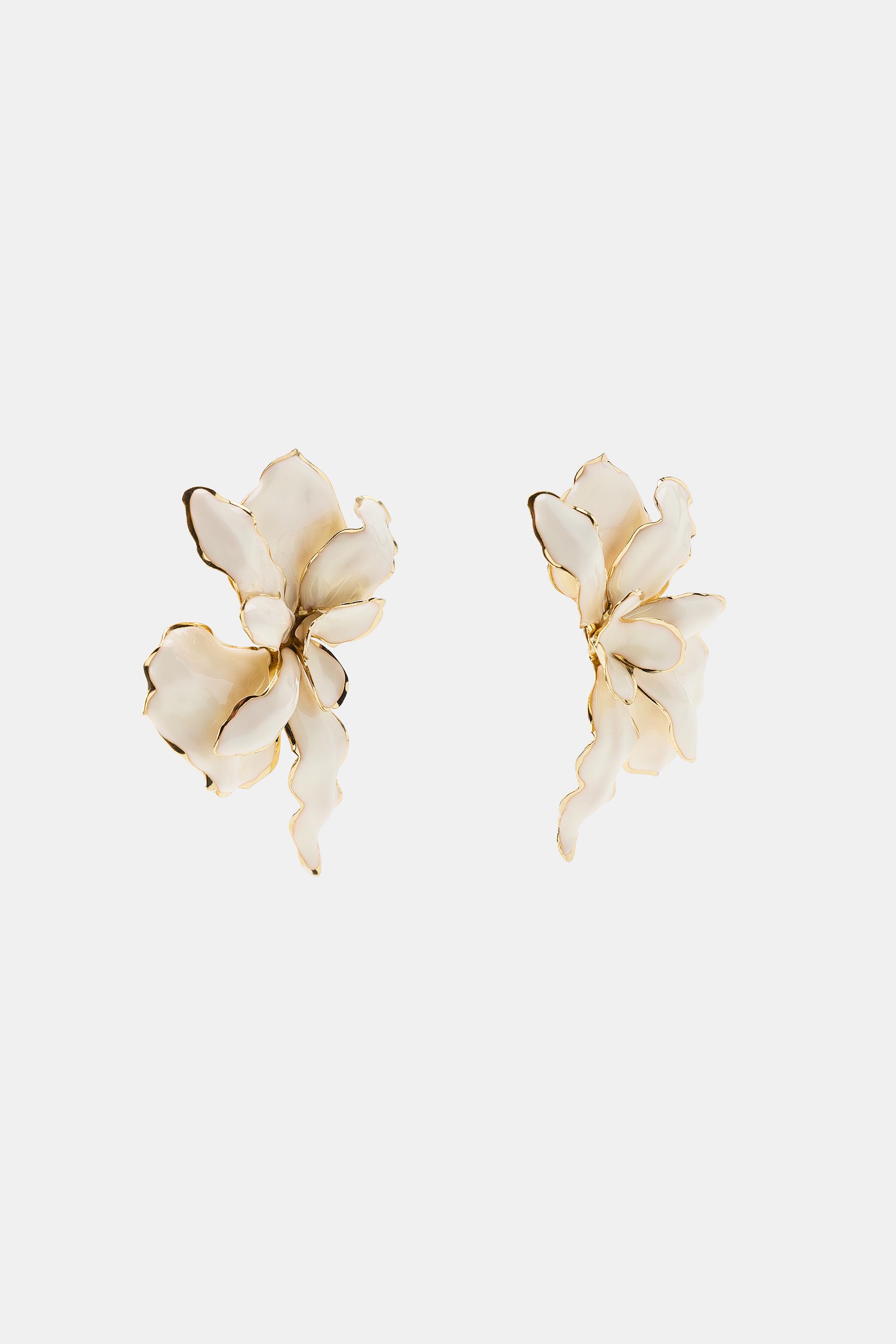 EMBOSSED FLOWER EARRINGS